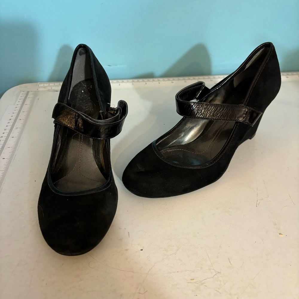 DKNYC Christina women’s black suede wedge heel ballet shoes in size 8
